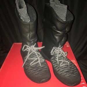 ❗️MAKE OFFERS❗️Nike Roshe Two Hi Flyknit